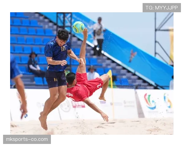 沙滩足球规则中每队仅允许三名球员且无越位判罚