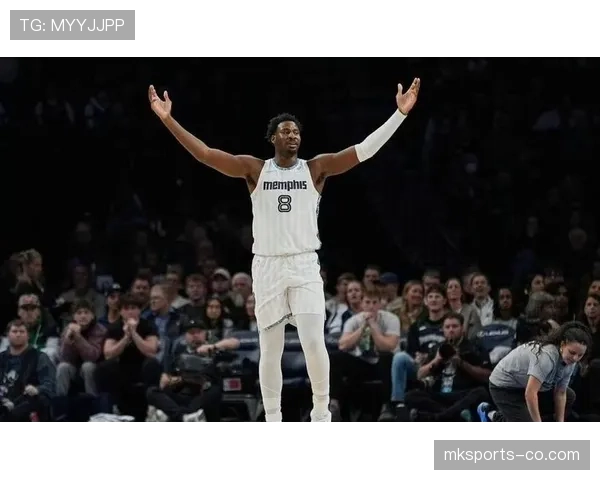 罗伯特·威廉姆斯内线强攻效率提升显著，挡拆协防制造马刺防守混乱