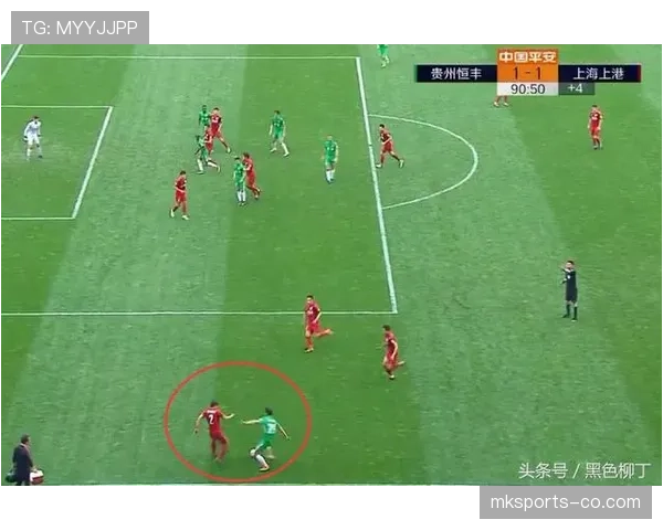 裁判手势的足球规则解读：不同动作意味着什么判罚逻辑