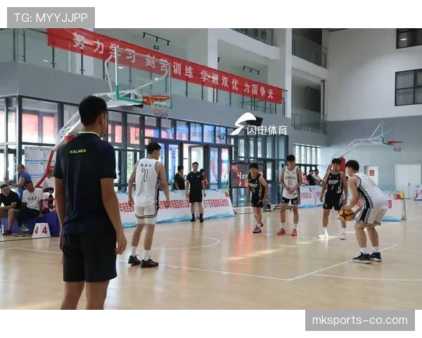 篮球赛场上，犯规次数限制规则究竟是如何解析和判罚的？